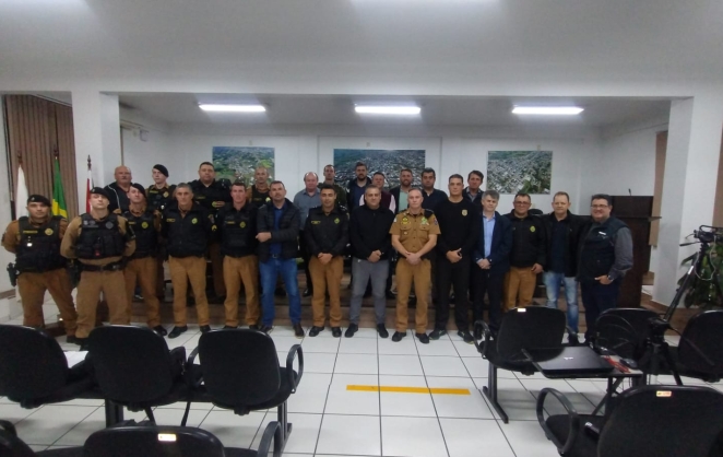 Autoridades Policiais marcam presença na Câmara de Vereadores para explicar operação em andamento em Barracão